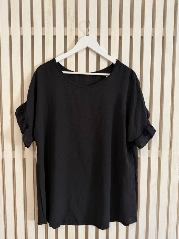 Svart blus volangärm