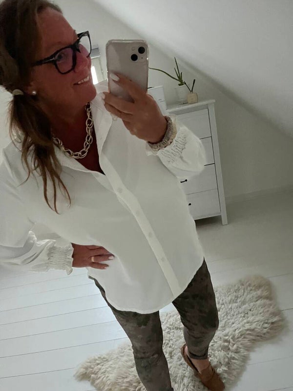 Skjorta vit