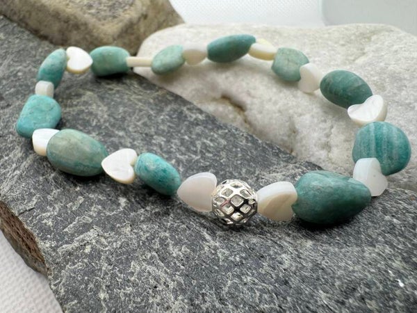 Srmbånd med Amazonite og perlemor
