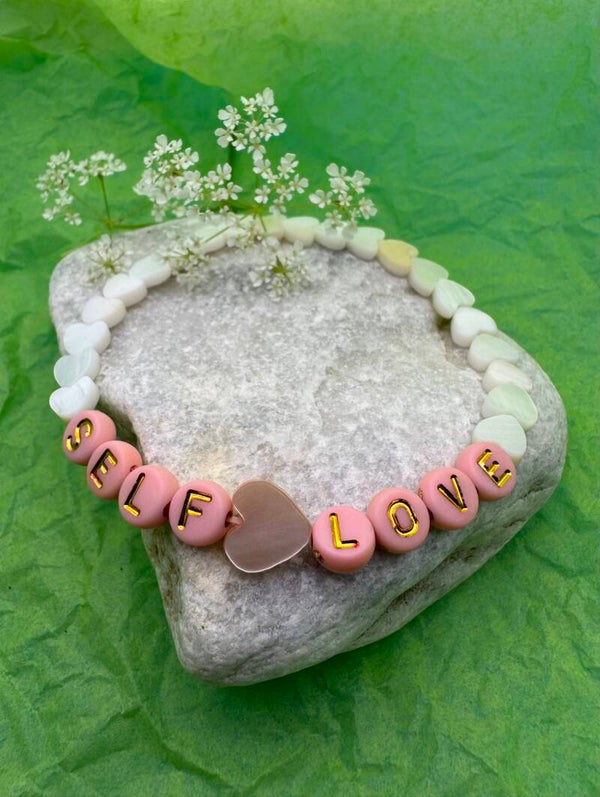 Self-love armbånd med perlemor 🌺