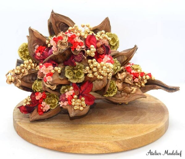 Droogbloemstuk fijn op houten bord