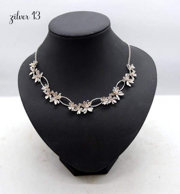 Zilver ketting bloemetjes