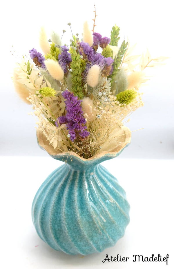 Blauwe speciale vaas met boeket