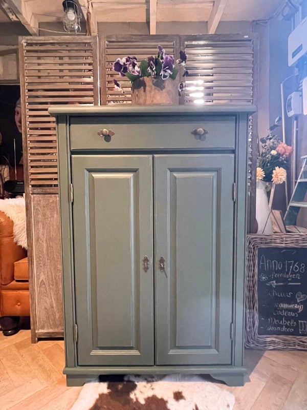 Meidenkast olijfgroen