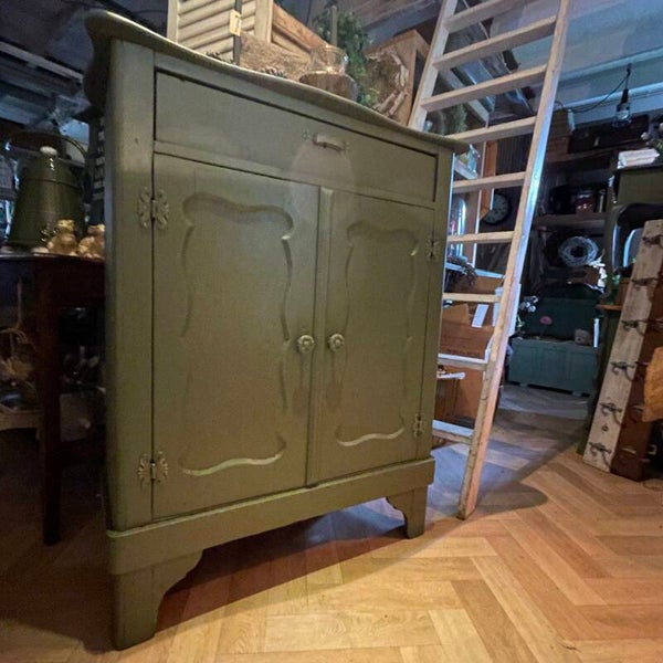 Kast Biedermeier olijfgtoen *VERKOCHT*