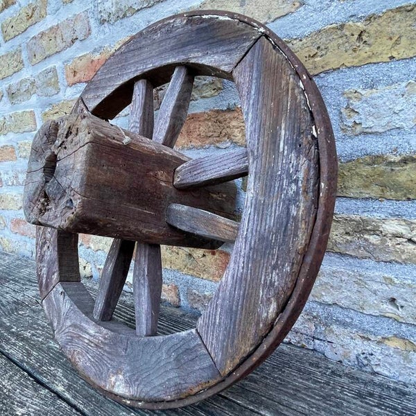 Oudhouten decoratie wiel!