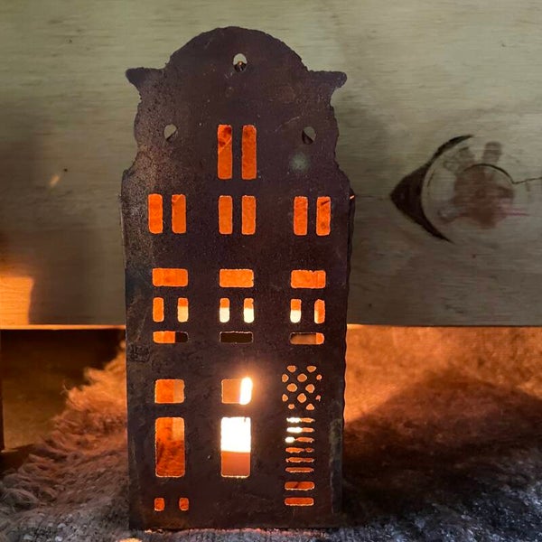 Huisje roestbruin