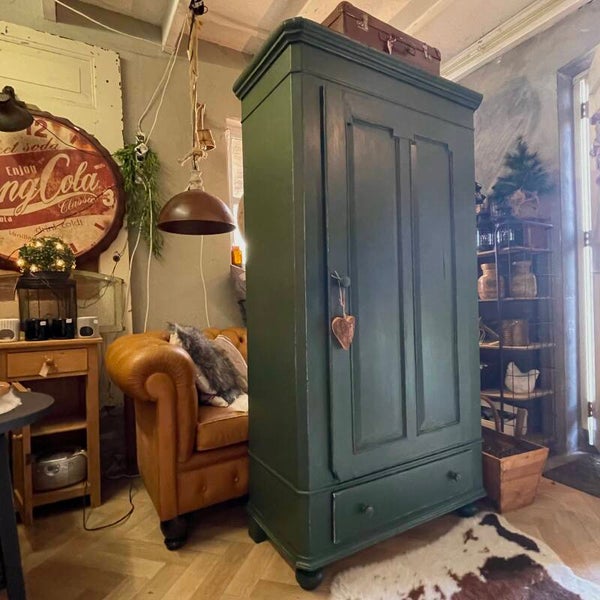 Stoere groene kast *VERKOCHT*
