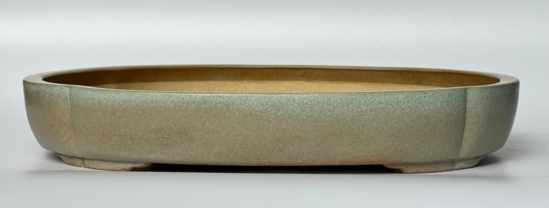 102. Ovale "mini lotus" beige 31,5x25,5x5