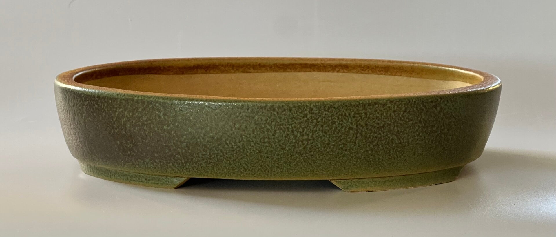 110. Ovale vert/brun 23,5x19,5x4,5