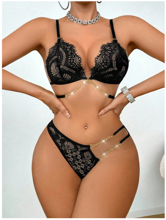 Ensemble Lingerie Noir Dentelle Élégance & Chaînes Dorées