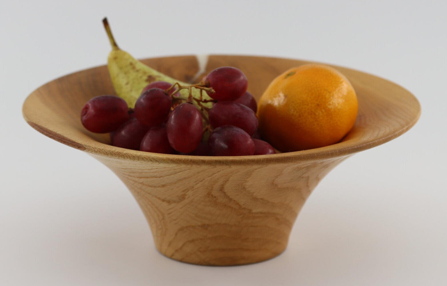 Mooie trompet schaal gemaakt van Eikenhout en witte epoxy.