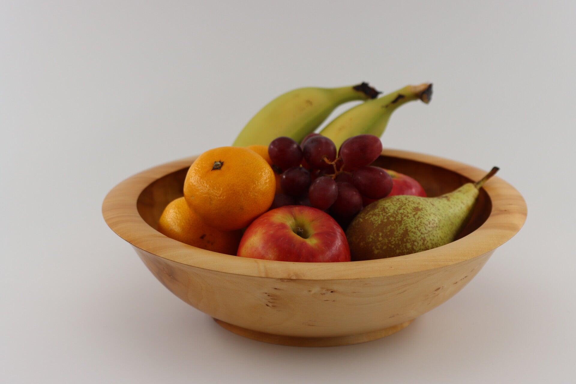 Schaal gemaakt van Wilgenhout met een mooi platte rand.