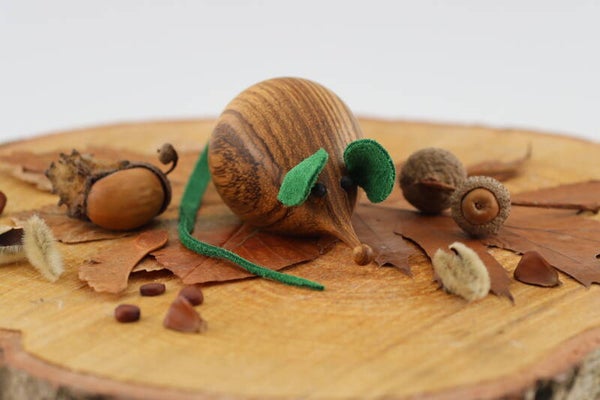 Muis gemaakt van Zebranohout en lederen oren en staart