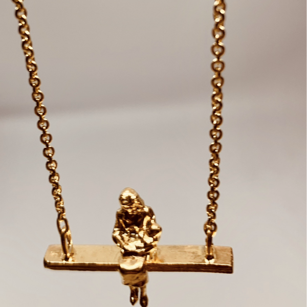 Moeder met baby op schoot ketting