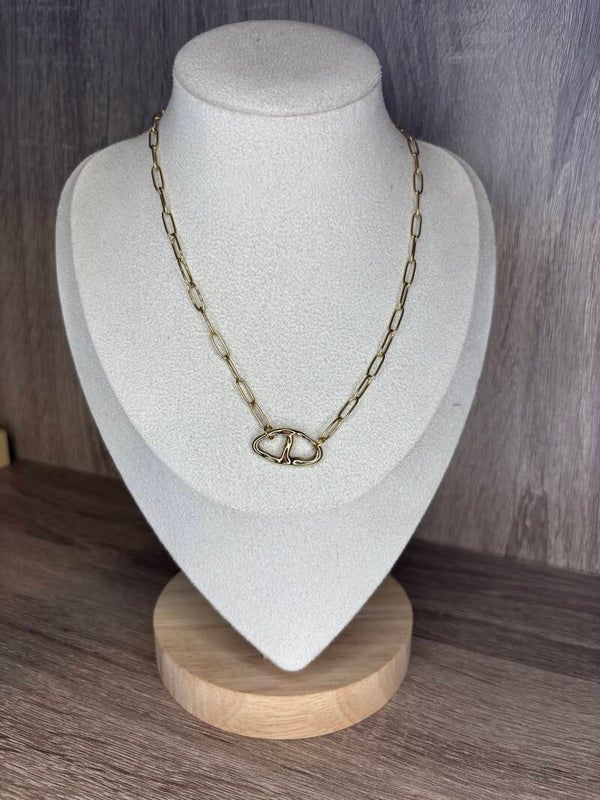 Collier doré pendentif ovale séparé martelé