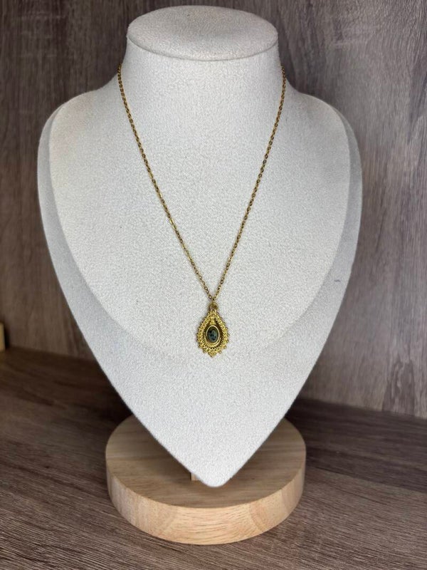 Lots de 2 Colliers Chaînes Dorées Pierre Verte.