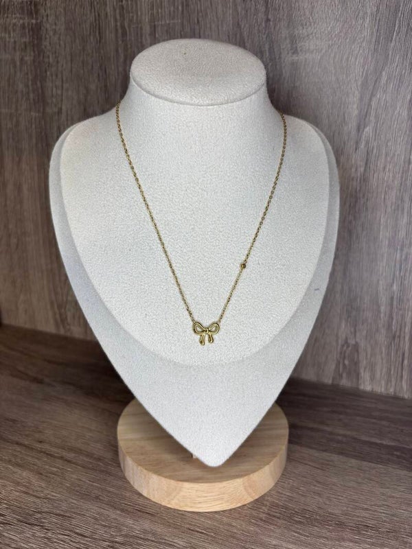 Collier orné d'un petit nœud pavé et d'un strass doré