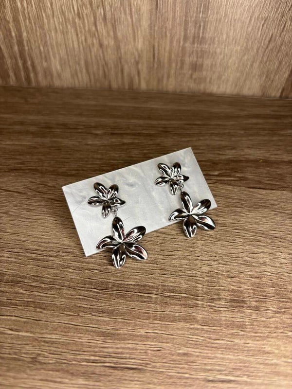 Boucles d’oreilles pendantes à doubles fleurs brillantes