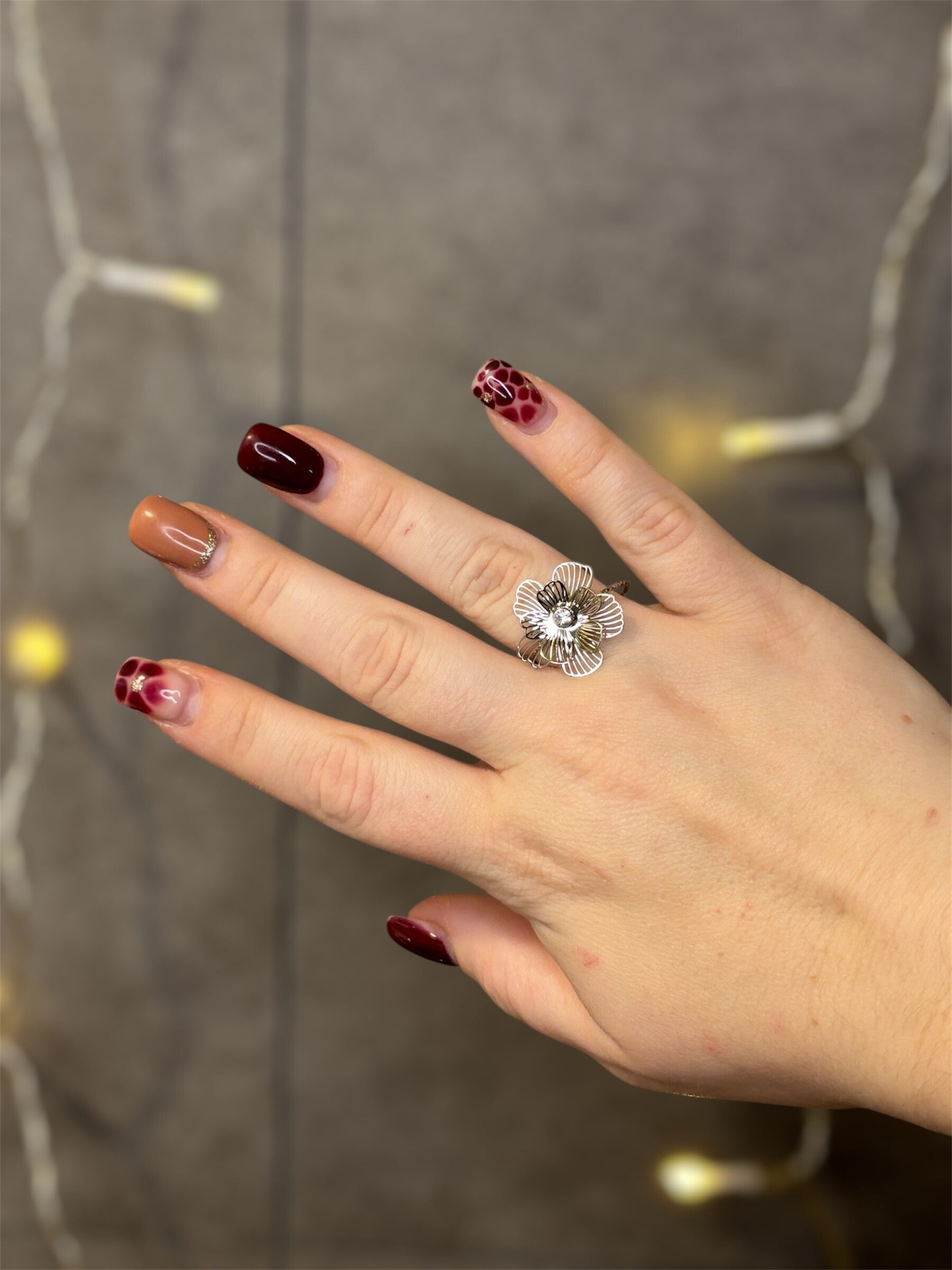 Bague Fine Argentée Fleur Ajourée Strass Central