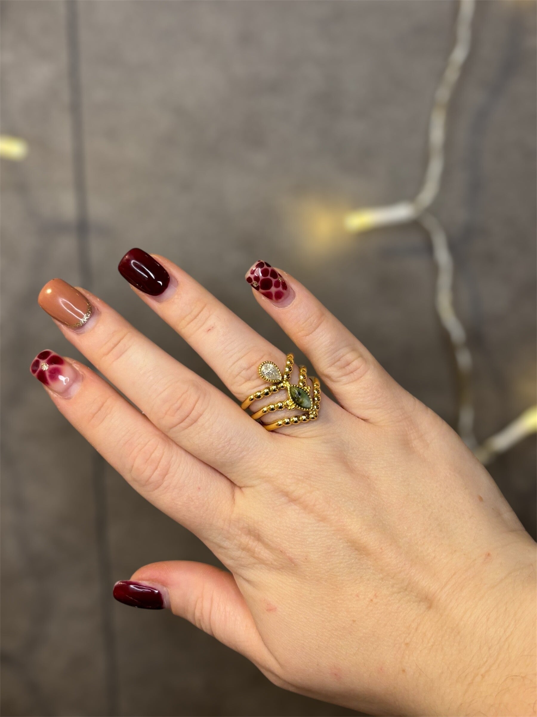 Bague dorée couronne avec turquoise africaine et strass