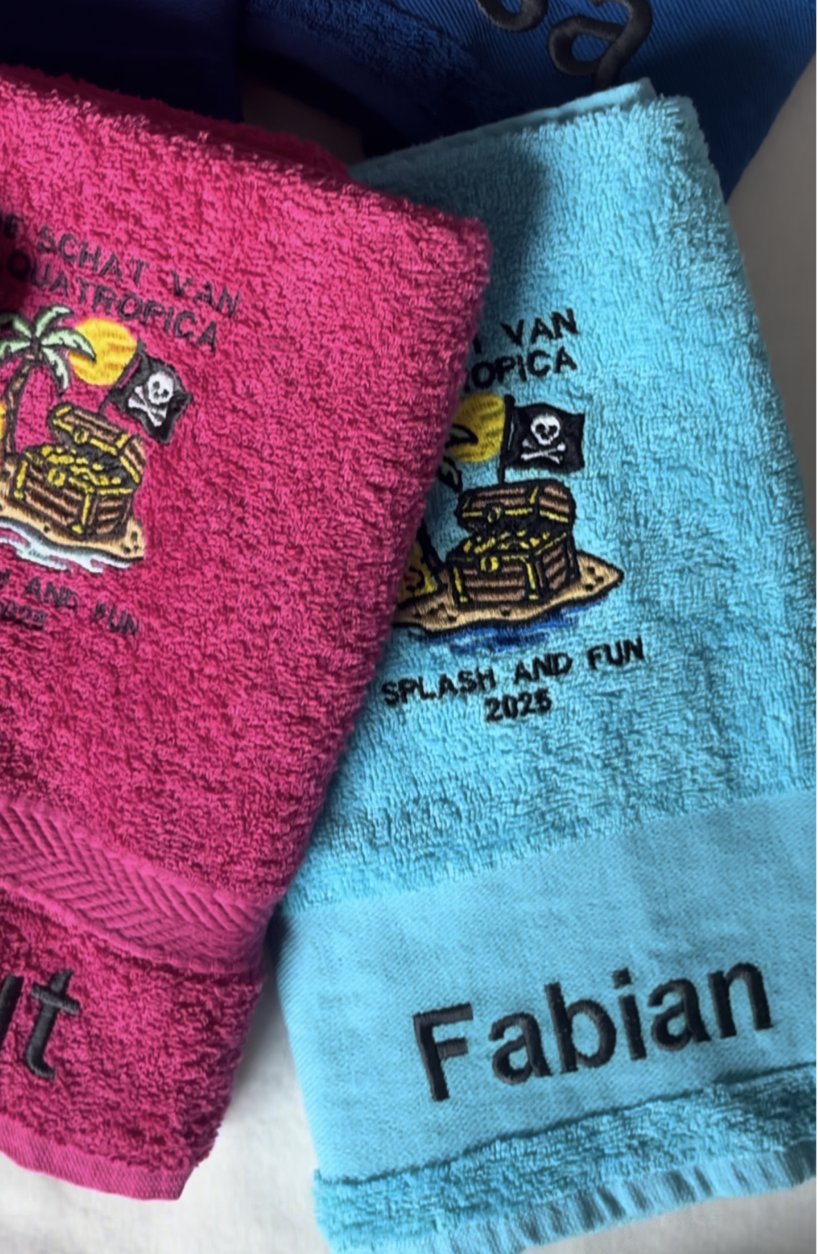 Geborduurde (bad-)handdoek