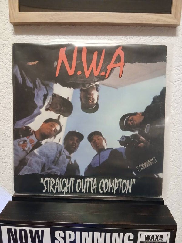 N.W.A. / straight outta Compton