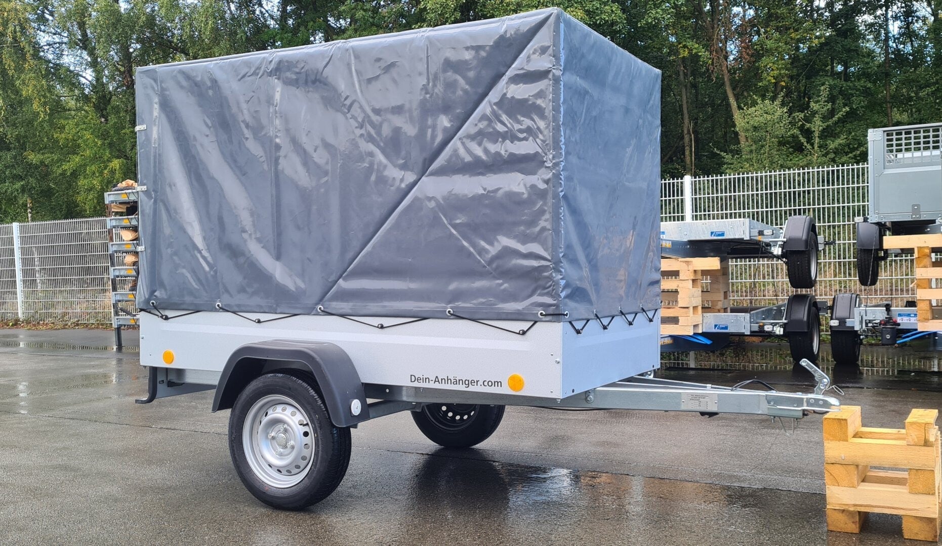 Anhänger 750kg mit Planenaufbau 1,50m