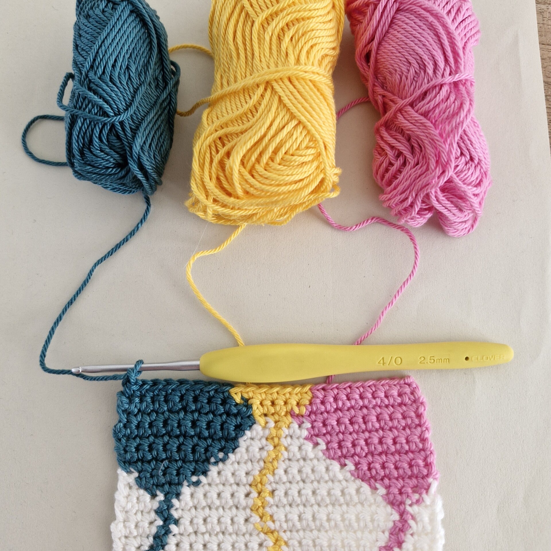 Haken met meerdere bolletjes en kleuren