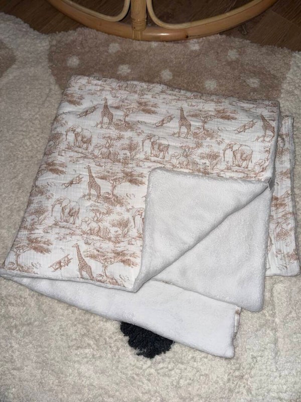 🤎 Couverture bébé – Safari douceur & confort 🐘🦒✨
