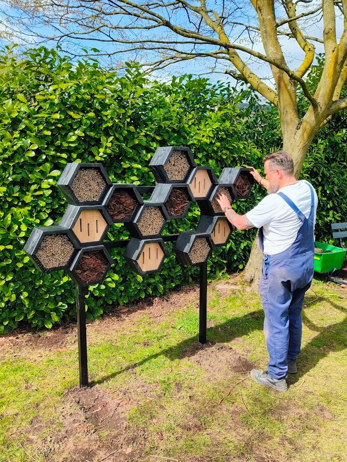 bijenhotel-insectenhotel-zwart-op-alu-xxl-2-standard.jpg