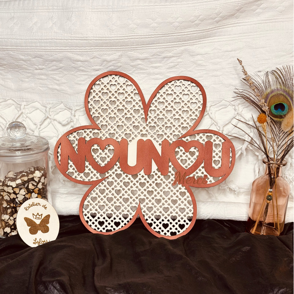 Fleur "NOUNOU - Merci" en bois personnalisé