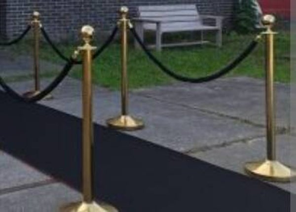 Gouden afzetpalen met zwart koord (voor loper)