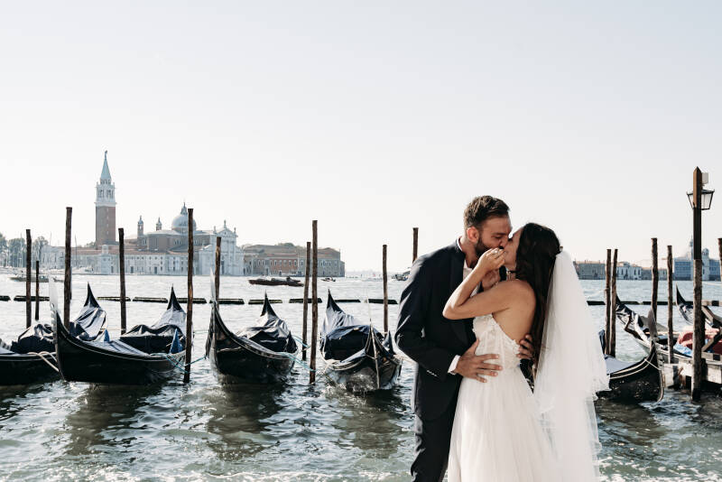 servizio fotografico post wedding Venezia calli mattino