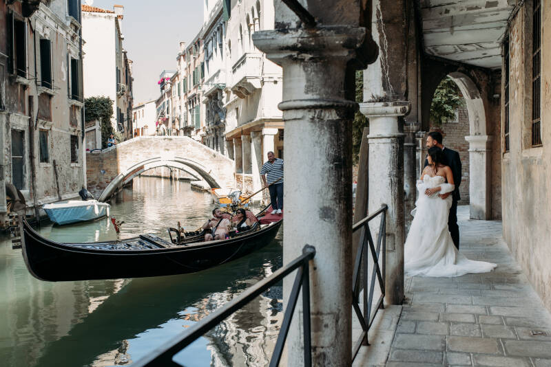post wedding Venezia luce mattina canali sposi