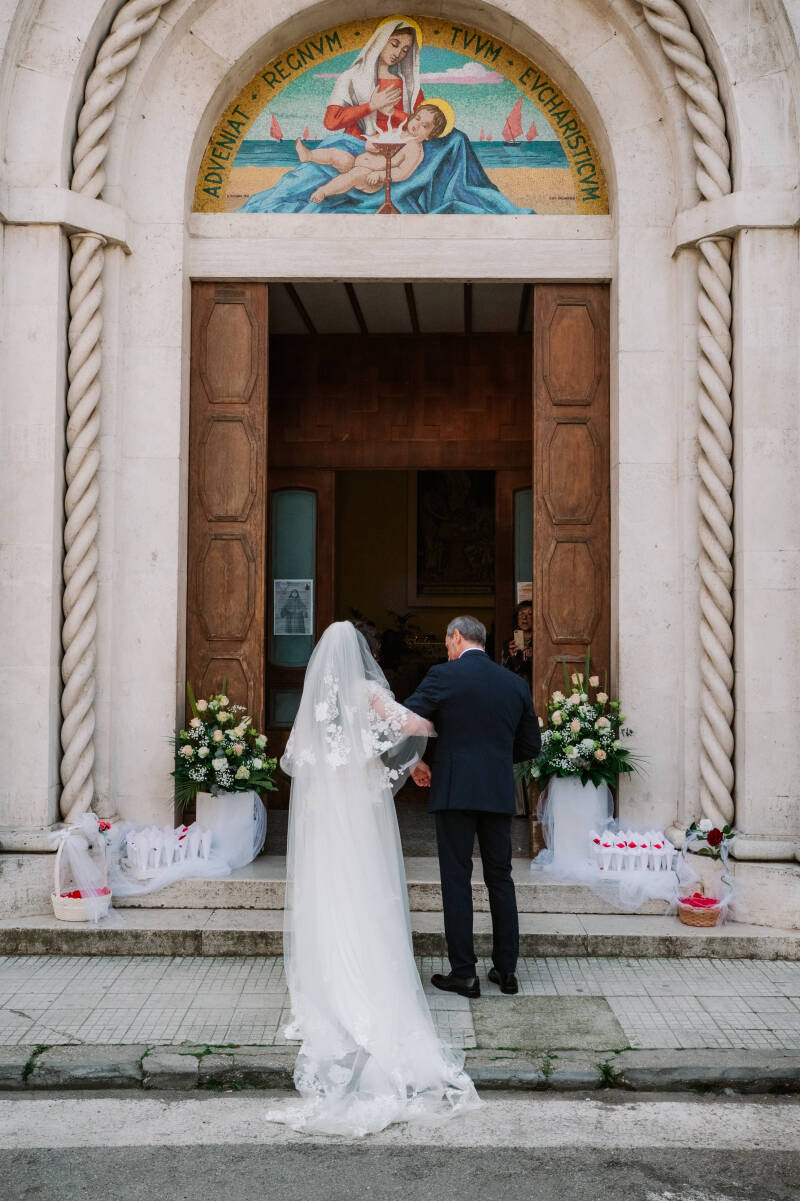 sposa entra in chiesa matrimonio San Benedetto del Tronto aprile 2026