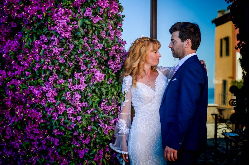 sposa Grottammare Alta abito elegante vicolo medievale