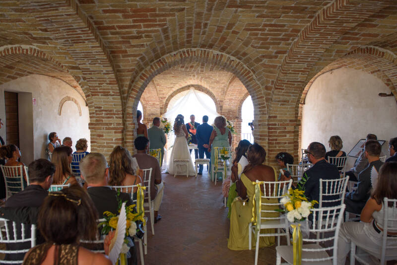 il vecchio incasato cerimonia civile