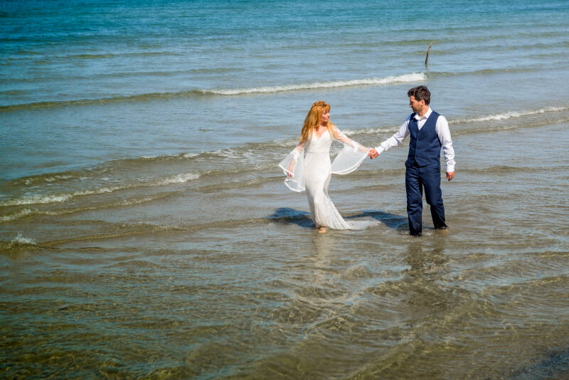 post wedding adriatico sposa abito bianco onde San Benedetto