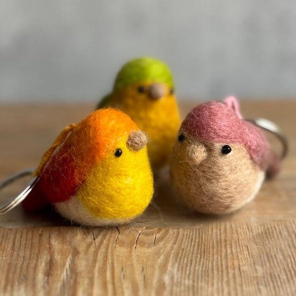 Vogel sleutelhangers in verschillende kleuren