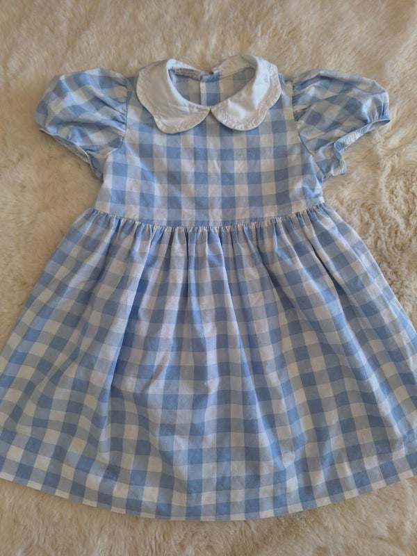 Robe Peter Pan vichy bleu et col claudine (Robe à la location uniquement)