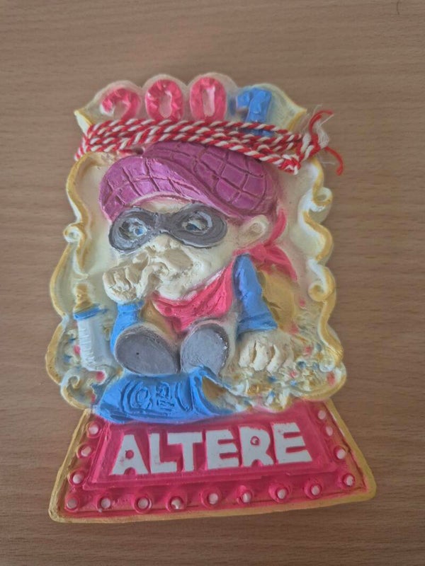 2001 Insigne Altere