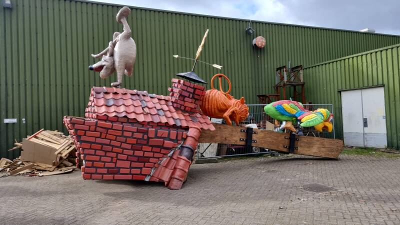 Het dak met dakpannen