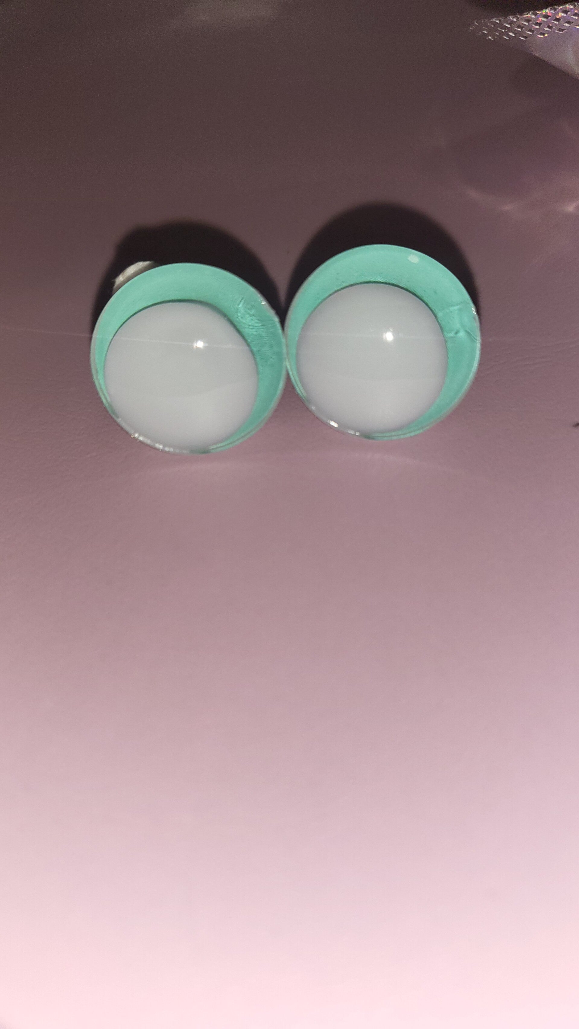 Sicherheitsaugen mit weisse Pupillen