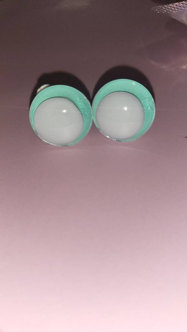 Sicherheitsaugen mit weisse Pupillen