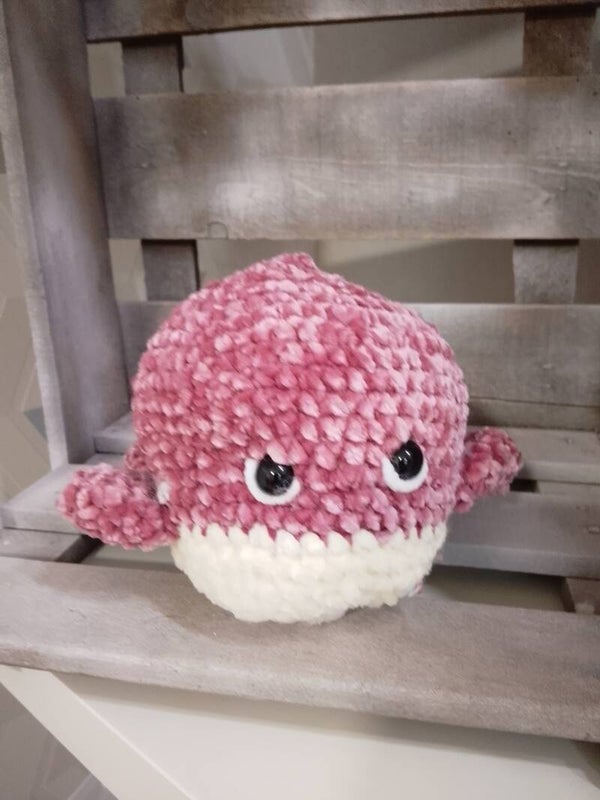 Wal, in alt Rosa, weiß 15 cm