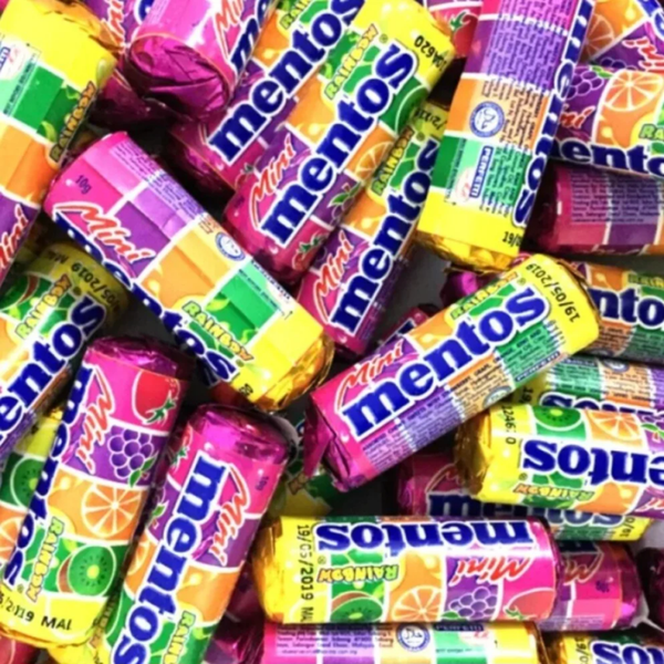 Mentos mini rainbow - puntzak 12 stuks