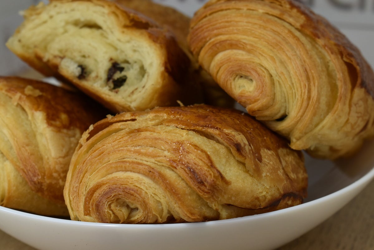 Recette des pains au chocolat maison - pétrissage- façonnage - cuisson