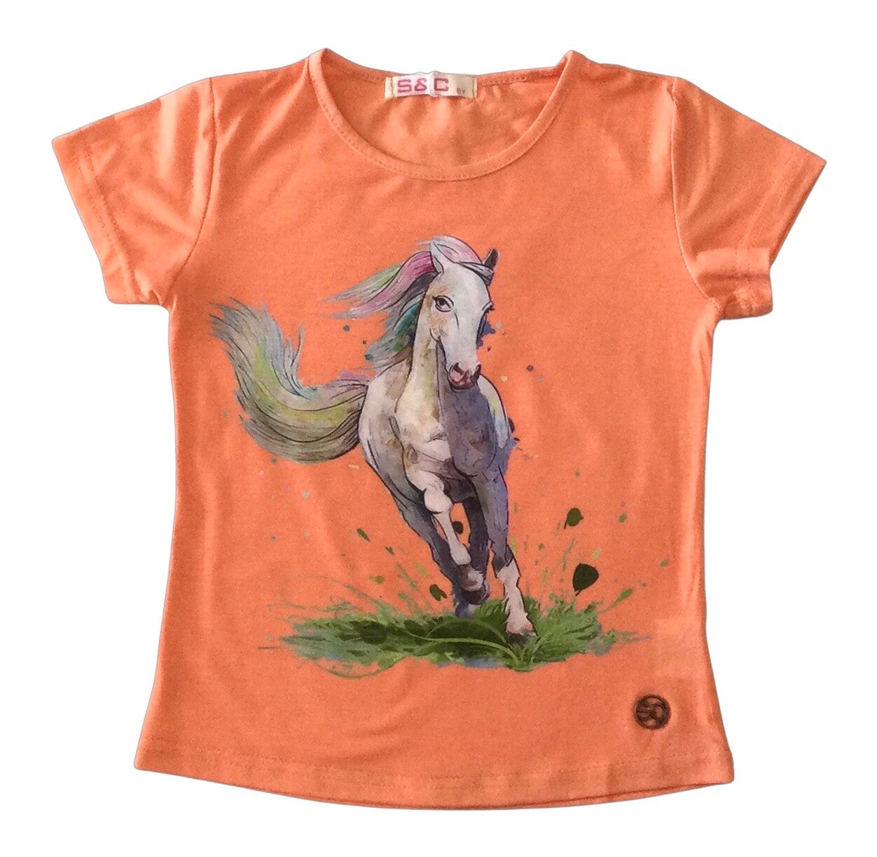 T-shirt pony op het land
