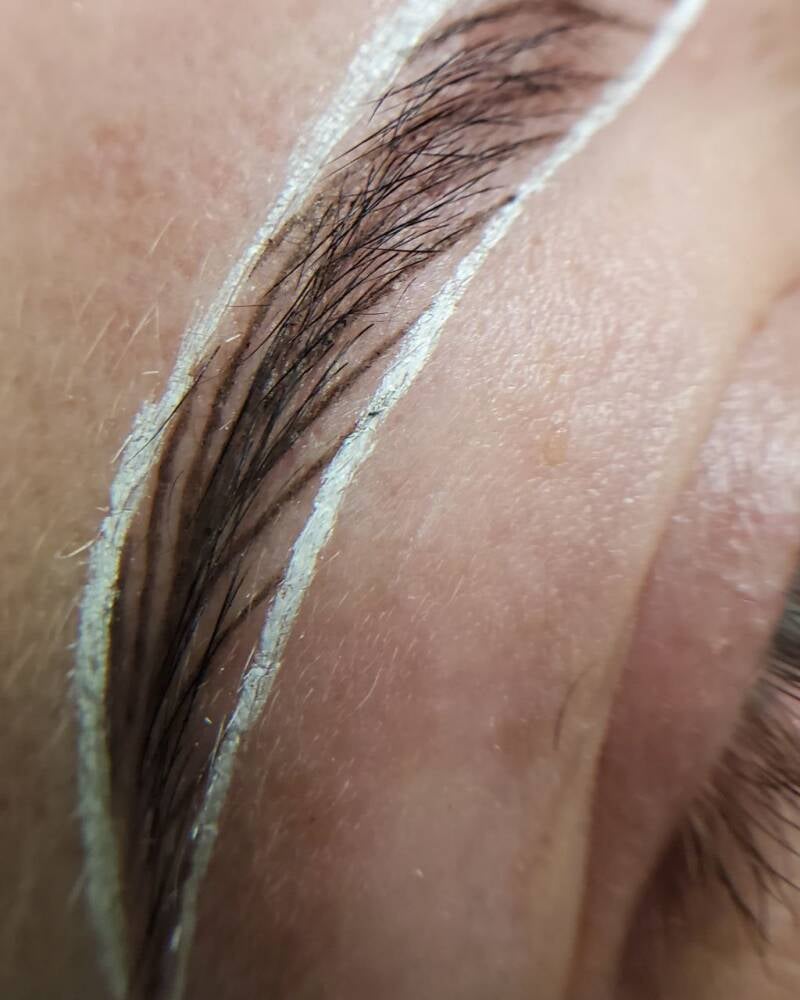 Permanent makeup brows - machine hairstrokes